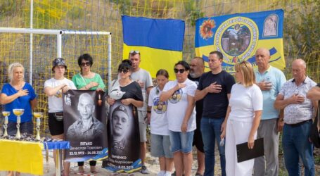 В Кам’янському провели спортивно-патріотичний захід та вшанували пам’ять загиблих на війні місцевих героїв