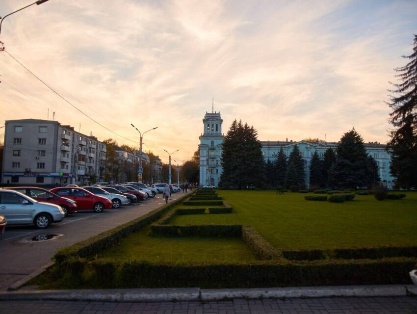 Атаки ворога в одному з районів Дніпропетровщини знов не вщухали від вечора до ранку