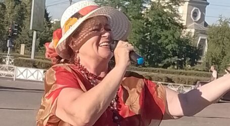 Валентина Яланська: «Без пісні себе не уявляю. Коли виходжу на сцену, то всі життєві негаразди раптом кудись зникають, а за спиною ніби крила виростають»