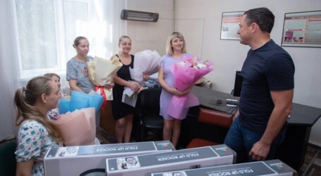 Мер Кам’янського привітав жінок, які народили малечу в дні державних свят