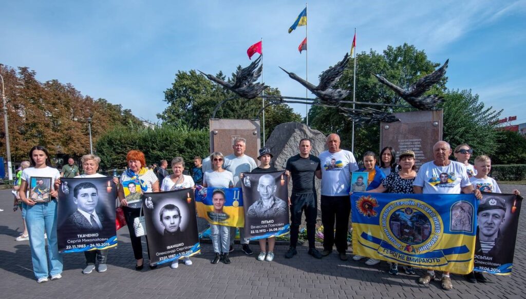 Кам'янське долучилось до Всеукраїнського забігу пам'яті загиблих героїв - ФОТО