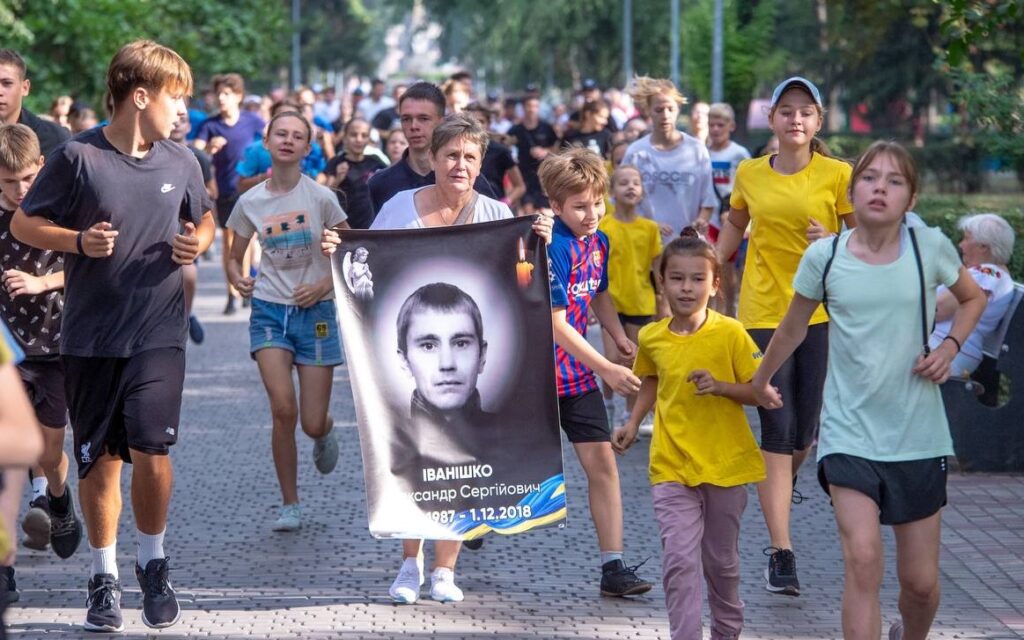 Кам'янське долучилось до Всеукраїнського забігу пам'яті загиблих героїв - ФОТО