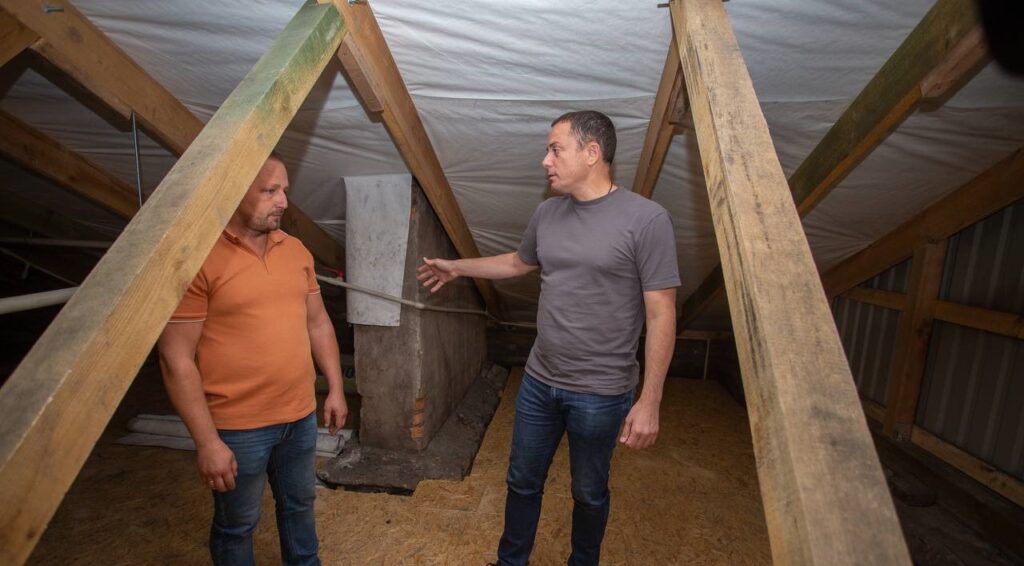 В Кам'янському відремонтували житловий будинок, де згоріла покрівля внаслідок пожежі - ФОТО