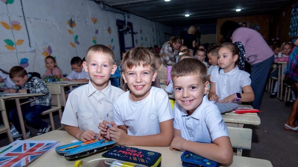 В Кам'янському тривають роботи з вдосконалення та будівництва укриттів у навчальних закладах - ФОТО