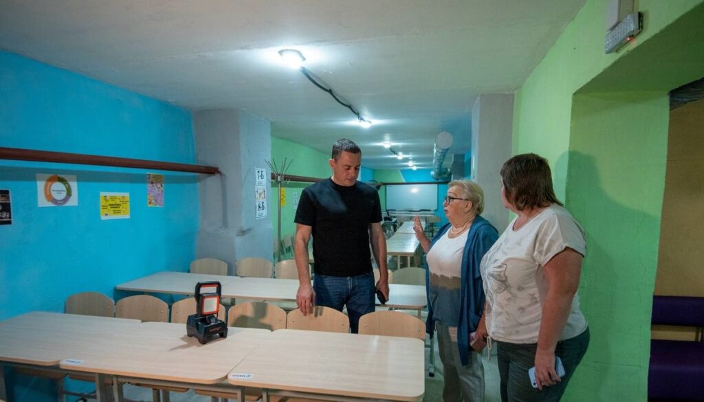В Кам'янському тривають роботи з вдосконалення та будівництва укриттів у навчальних закладах - ФОТО