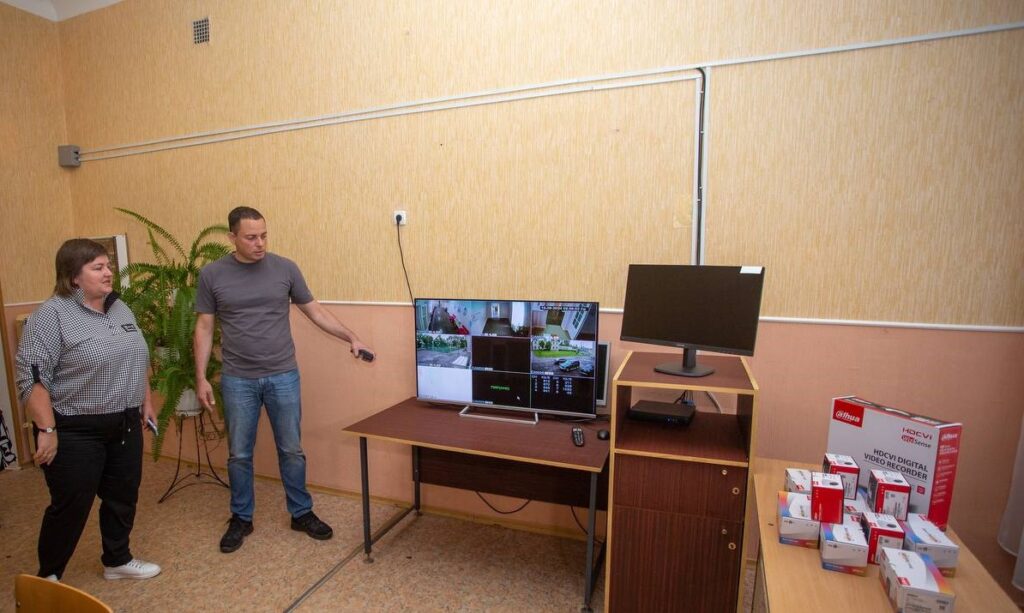 У півтора десятка шкіл Кам'янського вже працюють офіцери освітньої безпеки - ФОТО