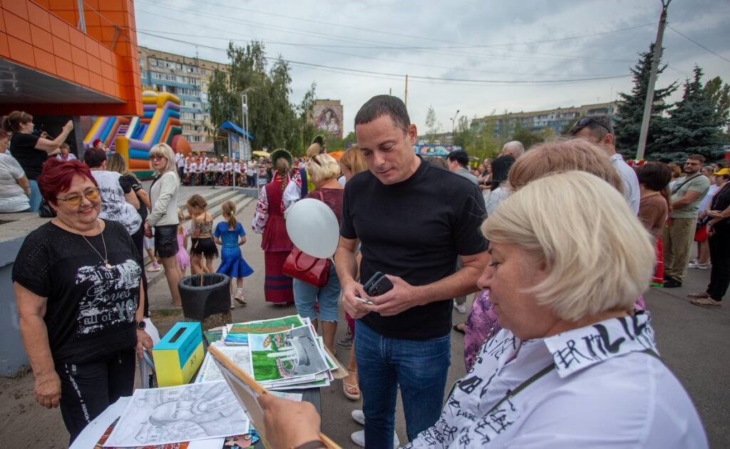 В Кам'янському пройшов мистецький марафон у підтримку ЗСУ - ФОТО