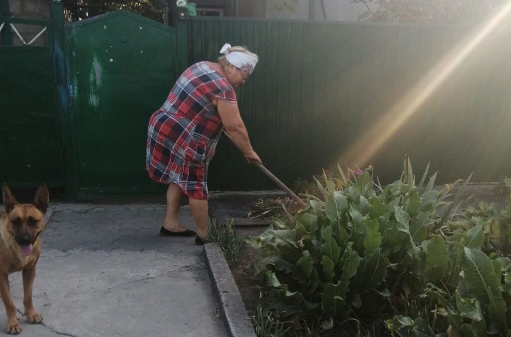 В Кам'янському активні мешканці наводять лад на прибудинкових територіях - ФОТО