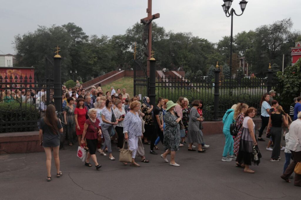 З подорожі у часі в Кам`янському стартував XXVI Міжнародний фестиваль моновистав «Відлуння» - ФОТО