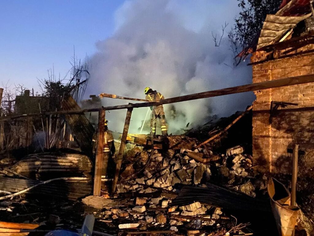 Три людини загинули внаслідок нічної ракетної атаки по Дніпропетровщині - ФОТО