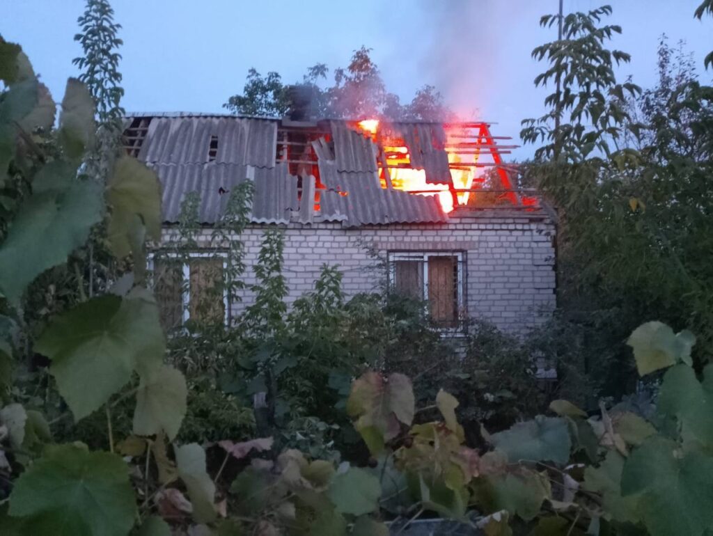 З вечора до ранку ворог атакував один з районів Дніпропетровщини - ФОТО