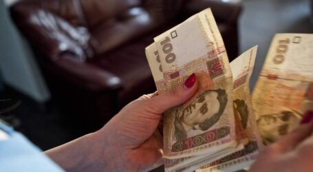 Українці стали позичати більше грошей: на 56% зросли борги українців по мікрокредитах від початку року