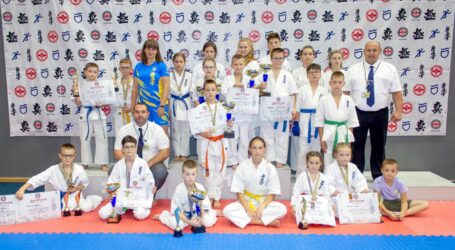 Каратисти з Кам’янського здобули понад 20 нагород на чемпіонаті Дніпропетровщини