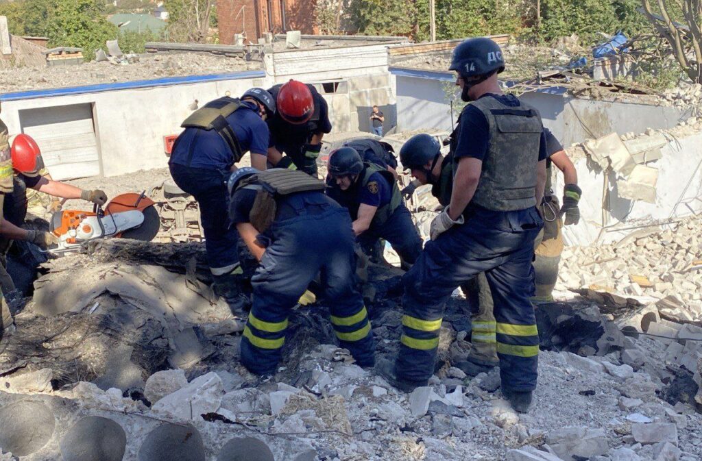 Внаслідок ворожих обстрілів на Дніпропетровщині дві людини зазнали поранень - ФОТО