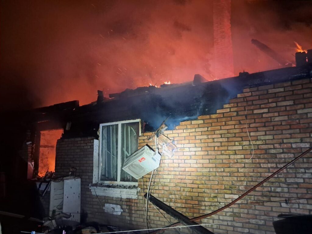 Внаслідок ворожих обстрілів на Дніпропетровщині дві людини зазнали поранень - ФОТО