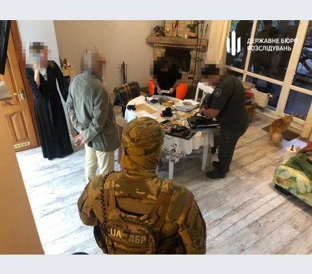 На Дніпропетровщині викрили масштабну оборудку під час закупівлі одягу для військових - ФОТО