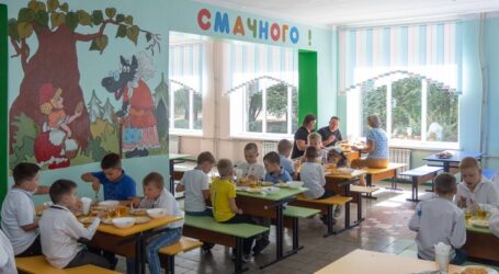 Мер Кам’янського продегустував страви в шкільних їдальнях