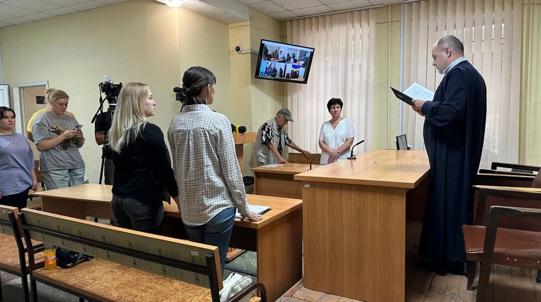 У Дніпрі суд виправдав жінку, які вбила співмешканця, захищаючи себе та доньку - ФОТО