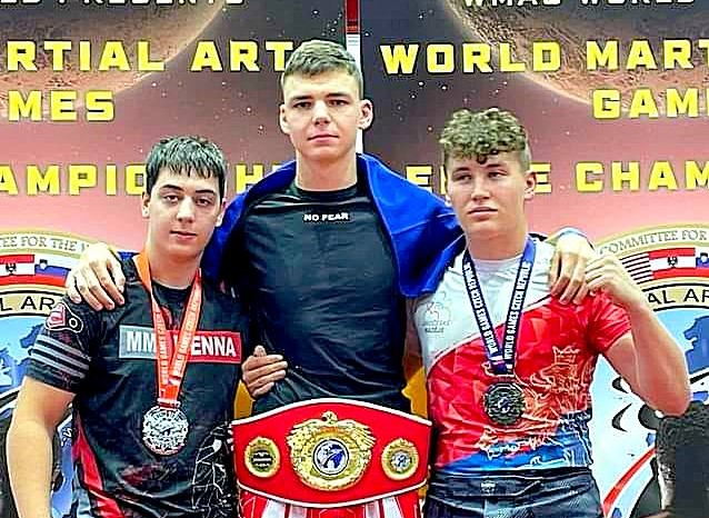 Троє бійців з Кам`янського стали чемпіонами світу з ММА