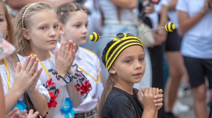 В школах Кам'янського розпочався новий навчальний рік - ФОТО