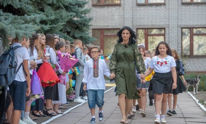 В школах Кам'янського розпочався новий навчальний рік - ФОТО