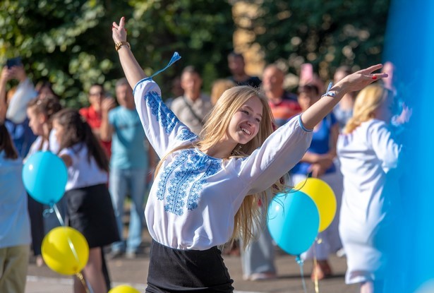 В школах Кам'янського розпочався новий навчальний рік - ФОТО