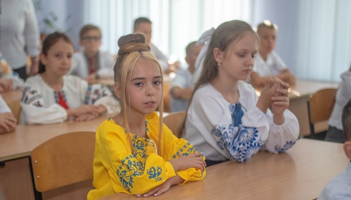 В школах Кам'янського розпочався новий навчальний рік - ФОТО