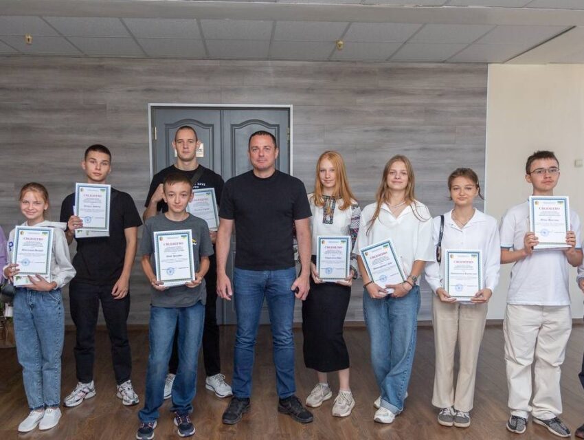 Юні кам’янчани за свої здобутки у навчанні отримали стипендію виконкому міськради