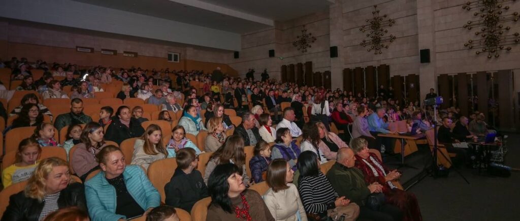 В Кам'янському мистецький проєкт «Арттерапія – лікуємо мистецтвом» матиме продовження - ФОТО