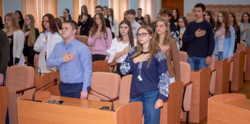 Молодіжна рада Кам'янського вже нараховує понад пів сотні юнаків та дівчат - ФОТО