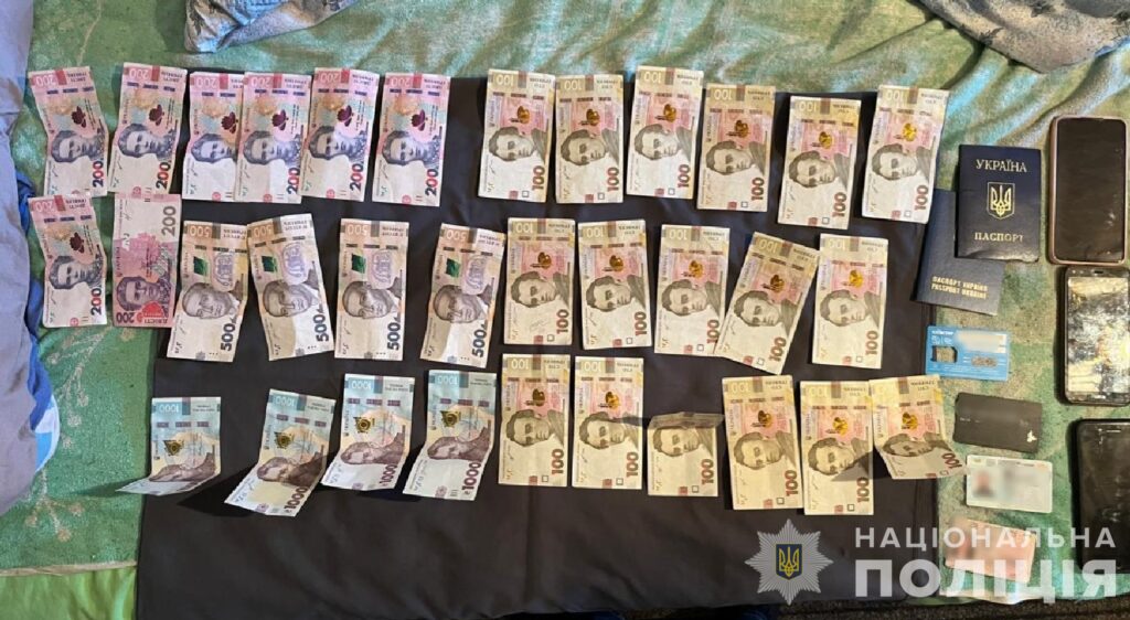 Переводили на свої картки гроші, що збирались для хворих та ЗСУ: на Дніпропетровщині викрили групу шахраїв - ФОТО