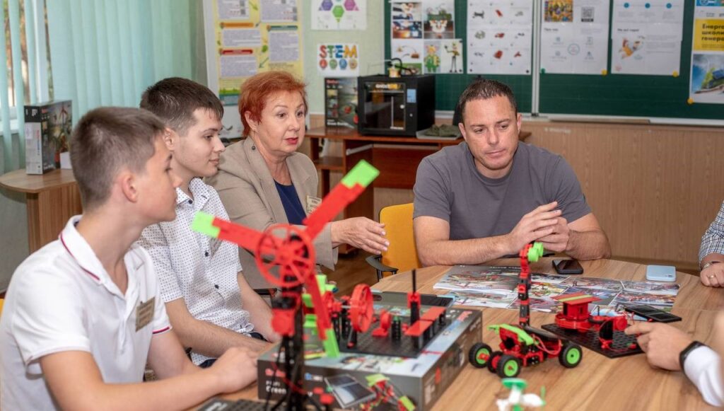 В освітніх закладах Кам'янського вже реалізовані проєкти програми«Бюджет участі. ДІТИ» - ФОТО
