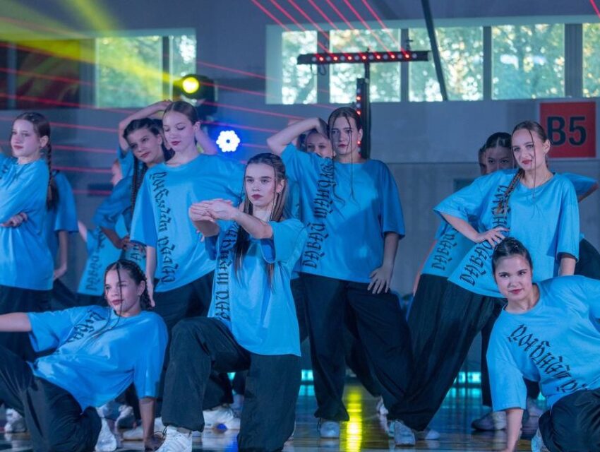 Понад 200 учасників взяли участь у танцювальному фестивалі в Кам’янському 