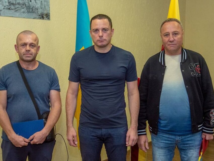 В Кам’янському ключі від квартир вручили родині учасника війни та сім’ї переселенців з Луганщини