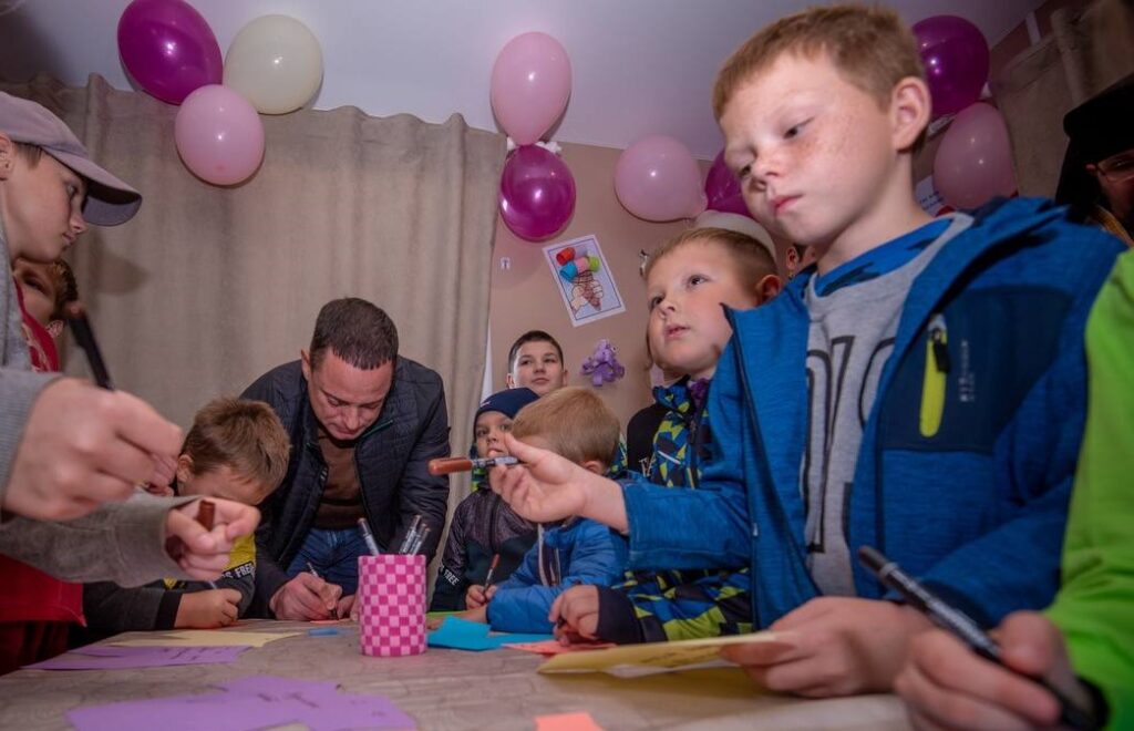 В Кам'янському в модульному містечку для переселенців відкрили нову локацію для дітей - ФОТО