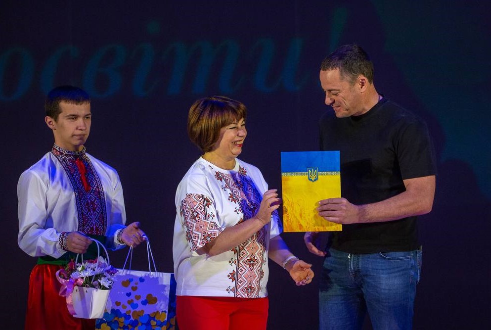 В Кам'янському з професійним святом вітали освітян - ФОТО