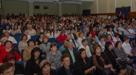 В Кам’янському з професійним святом вітали освітян