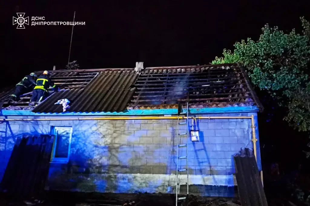 В Кам’янському сьогодні вночі горів житловий будинок у Південному районі - ФОТО