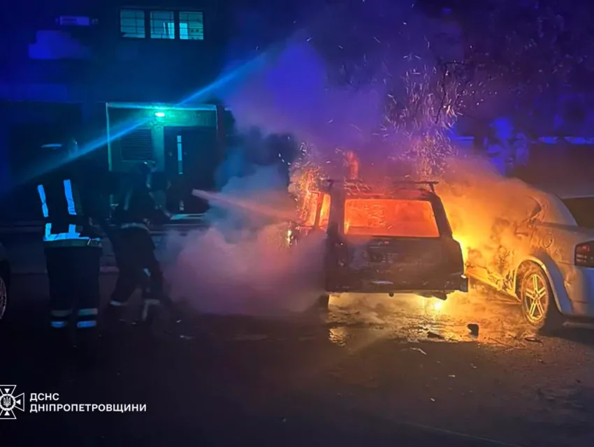 В Кам’янському вночі горів автомобіль