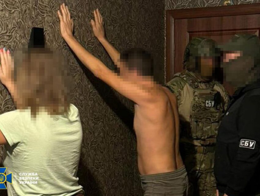 У Дніпрі затримали подружжя, яке на користь окупантів шпигувало за ППО та підпалювало обʼєкти Укрзалізниці