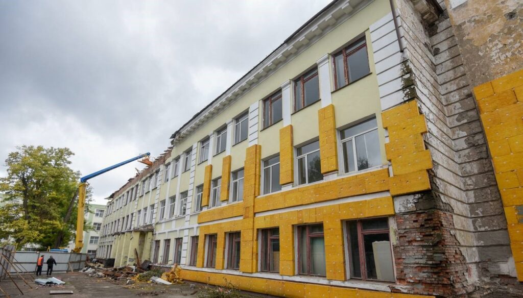 В школах Кам'янського тривають ремонти приміщень та укриттів - ФОТО
