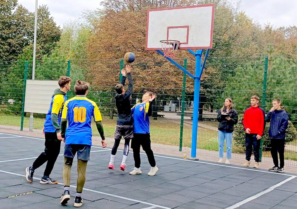 Команда "Ракузан" стала переможницею літнього стрітбольного сезону у Кам`янському - ФОТО