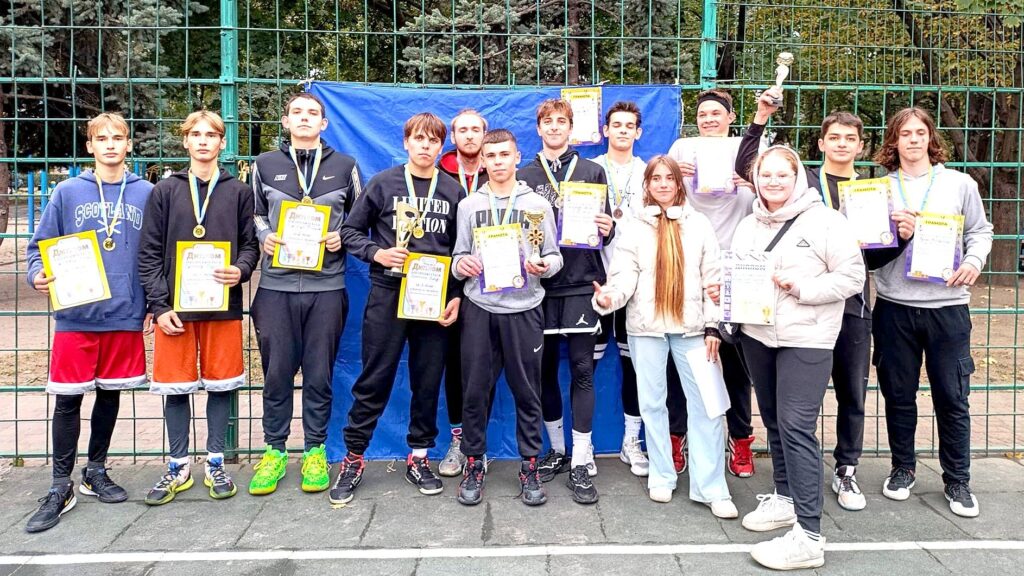 Команда "Ракузан" стала переможницею літнього стрітбольного сезону у Кам`янському - ФОТО