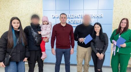 В Кам’янському родини військових отримали ключі від квартир