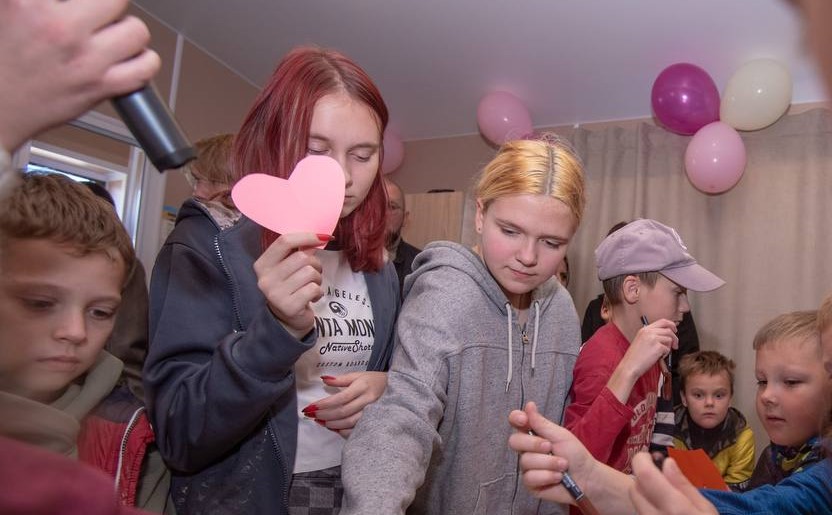 В Кам’янському в модульному містечку для переселенців відкрили нову локацію для дітей