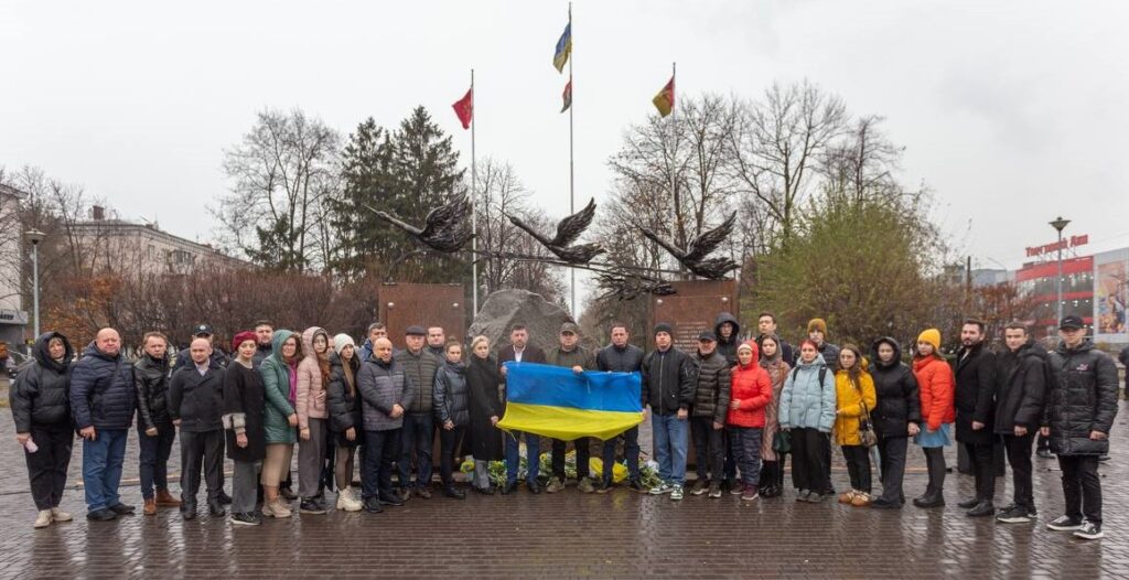 В Кам'янському в День Гідності та Свободи віддали шану загиблим за Україну - ФОТО