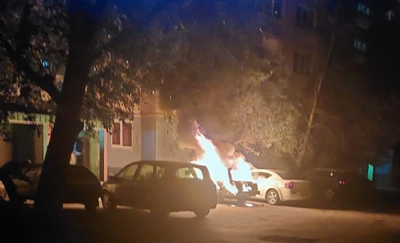 Образилась та помстилась: в Кам’янському жінку підозрюють у підпалі авто знайомого