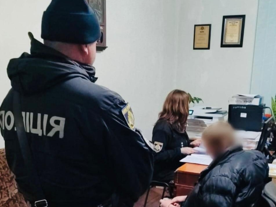 Вихопив сумку та втік: в Кам'янського затримали 38-річного грабіжника - ФОТО