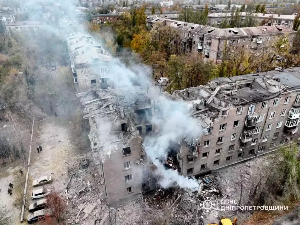 Внаслідок ракетної атаки по Кривому Рогу на Дніпропетровщині постраждали люди - ФОТО