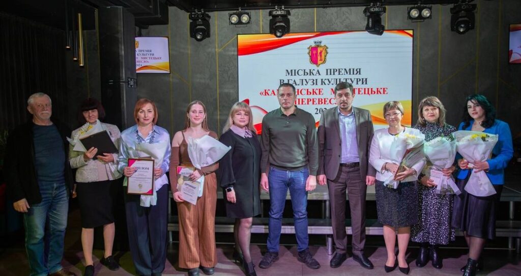 В Кам'янському сьогодні з професійним святом вітали працівників культури та майстрів народного мистецтва - ФОТО